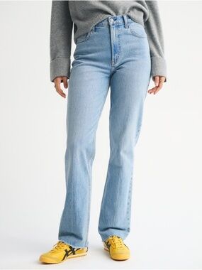 Abercrombie Curve Love Ultra High Rise 90s Straight Jean